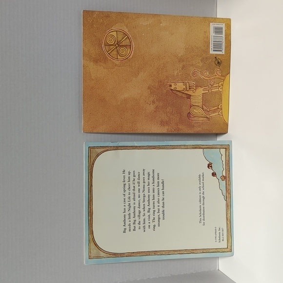 Scholastic Tomie dePaola Paperback Book Set of 2 Used Fiction Books - Picture 2 of 4